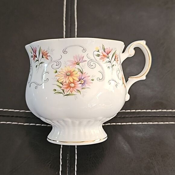 Vintage Queen's Rosina Fine Bone China Teacup and Saucer w/ Pink & Yellow Flower - Picture 3 of 4